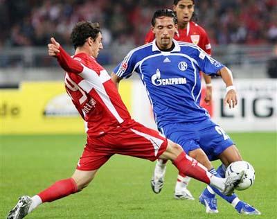 在足球的绿 在足球的绿